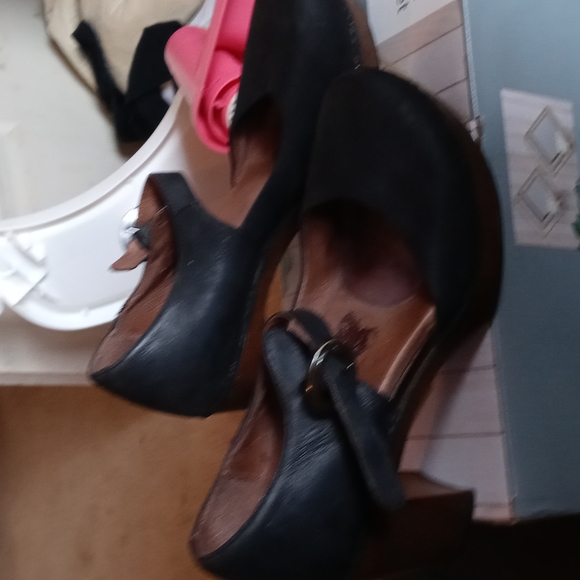 Dansko high heeled maryjane. They are black leather newbuck. Uk size 40 us 9-9.5 - Picture 2 of 3